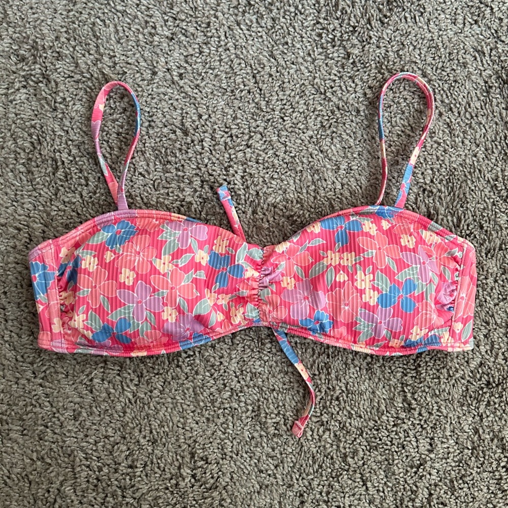 *NEW WITH TAGS* Hollister Pink and Blue Floral Bikini Top